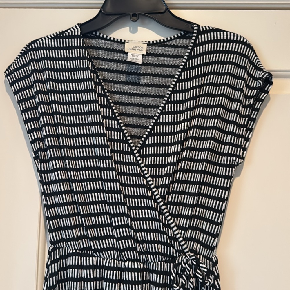 NWOT Caution To The Wind Dress